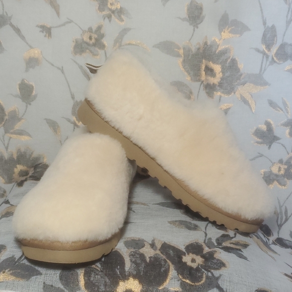 UGG Shoes - UGG Cream Tan Sheepskin Slippers with Plush Lining